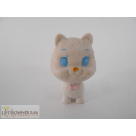Fehér cica figura