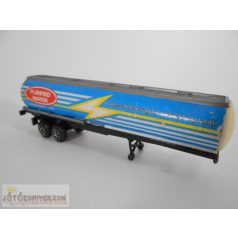   Purified Water Gives all beverages a refreshing taste felíratú tartálykocsi