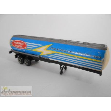 Purified Water Gives all beverages a refreshing taste felíratú tartálykocsi