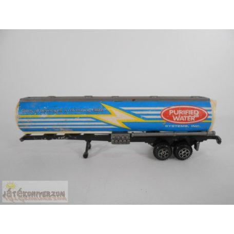 Purified Water Gives all beverages a refreshing taste felíratú tartálykocsi