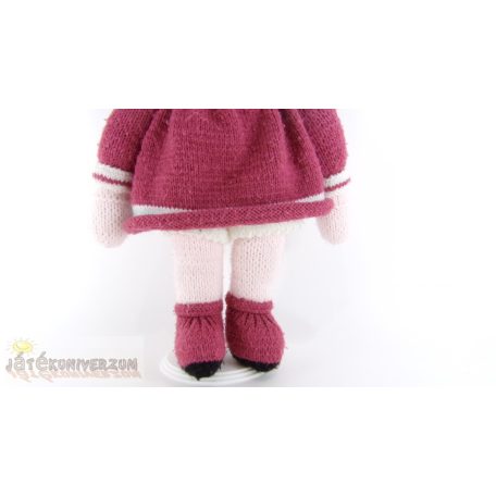 Kötött lány baba