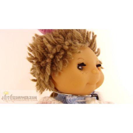 Fonal hajú játék baba