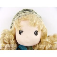 Felhúzható zenélő baba