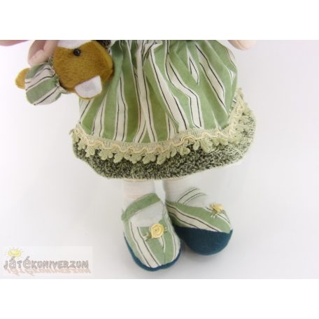 Felhúzható zenélő baba