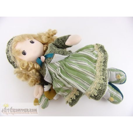 Felhúzható zenélő baba