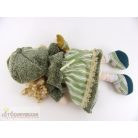 Felhúzható zenélő baba