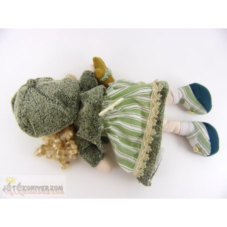 Felhúzható zenélő baba