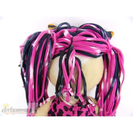 Textilből készített játékbaba