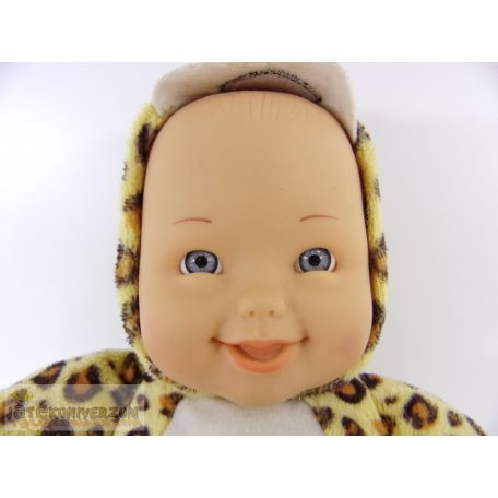 Párduc ruhás plüss játékbaba