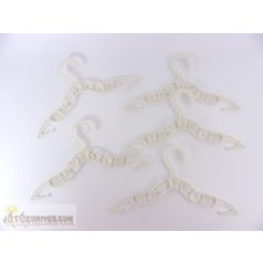 Vállfa csomag játékruháknak