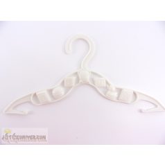 Vállfa csomag játékruháknak