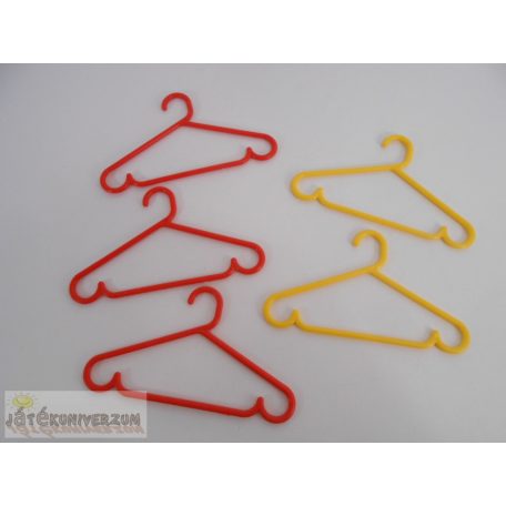 Vállfa játékruháknak