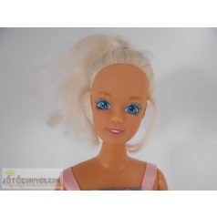 Jelőletlen márka nélküli játékbaba