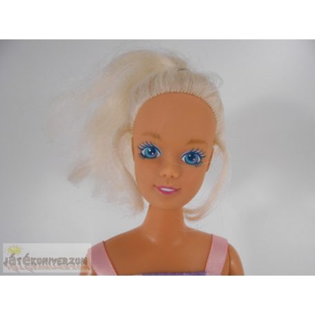 Jelőletlen márka nélküli játékbaba