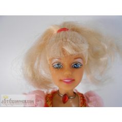 Jelőletlen márka nélküli játékbaba