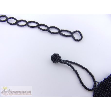 Fekete gyöngyökből készült díszöv