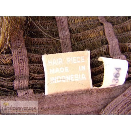 Szintetikus barna paróka