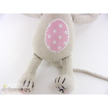 Lenvászonból készült egér figura