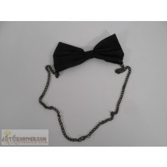   Fekete színű fém lánccal ellátott csokornyakkendő nyaklánc