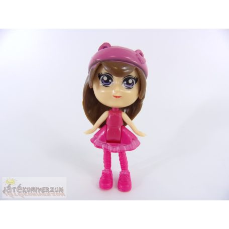 Kicsi méretű játékbaba figura