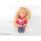 Kicsi méretű játékbaba