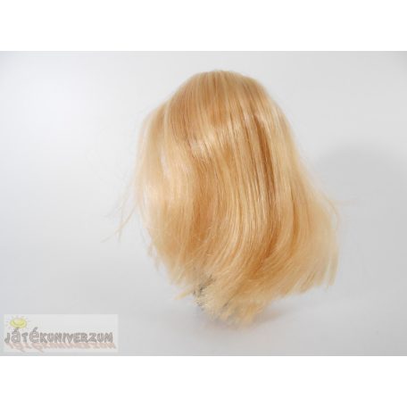 Kicsi méretű játékbaba