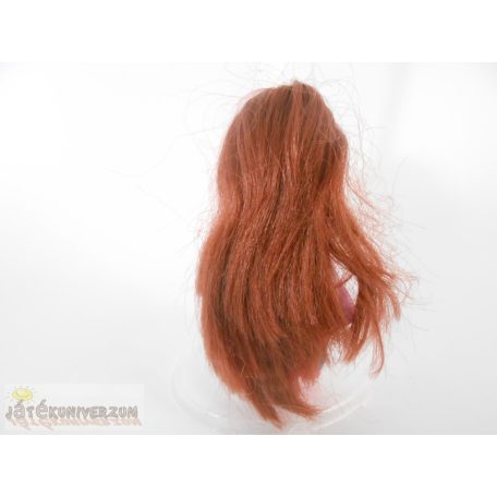 Kicsi méretű játékbaba