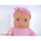 Kicsi méretű játékbaba