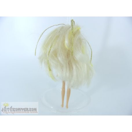 Szőke kicsi méretű játékbaba