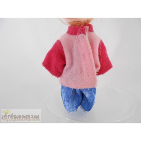 Kicsi méretű játékbaba