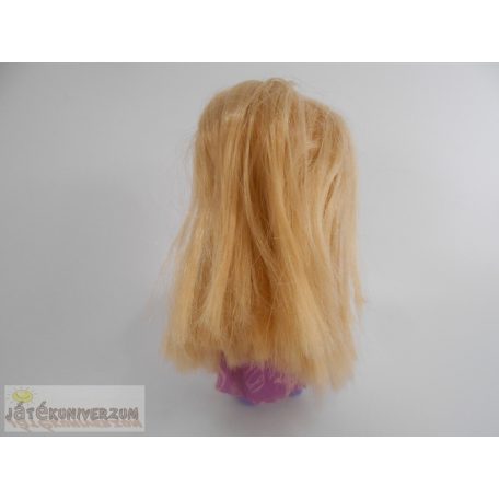 Kicsi méretű játékbaba