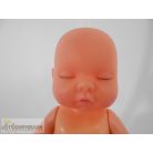 Kicsi méretű játékbaba