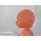 Kicsi méretű játékbaba