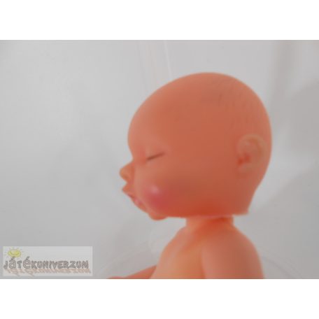 Kicsi méretű játékbaba