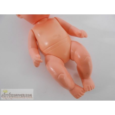 Kicsi méretű játékbaba