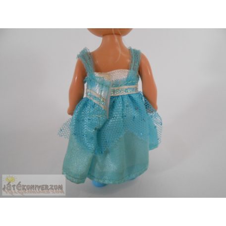 Kicsi méretű játékbaba