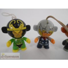 Kinder Surprise Marvel DC hősöket ábrázoló figuracsomag