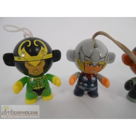 Kinder Surprise Marvel DC hősöket ábrázoló figuracsomag