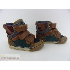 Next magasszárú cipő 22-es méretben (UK5)