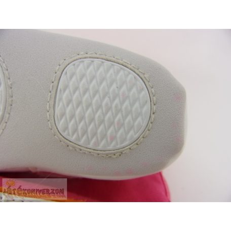 Baba cipő 19-es méretben