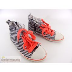 Next cipő dorkó 31-es méretben (UK12)