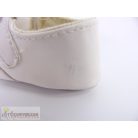 Fehér színű babacipő