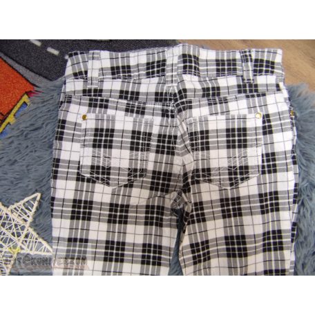 Tartan skótkockás nadrág 8-9 éveseknek (134cm)