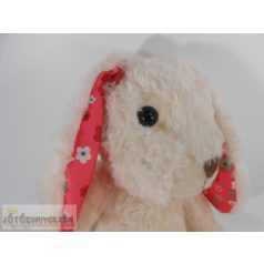 Fehér nyuszi plüss figura