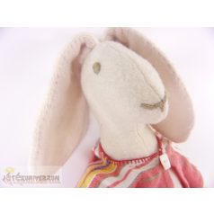 Nyuszi plüss figura