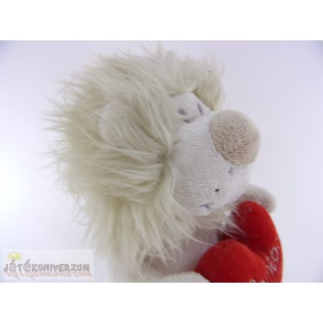 Szívecskét tartó oroszlán plüss figura