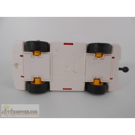  Playmobil Geobra Tűzoltásra készülök tűzoltóautó