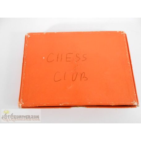 Utazó sakkészlet a dobozában